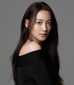 Claudia Kim