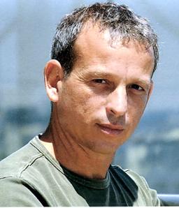 Yftach Katzur