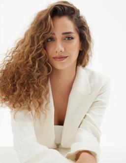 Özge Özacar